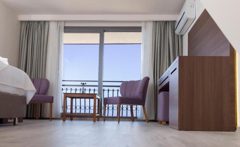 家庭间, Neopol Hotel Deluxe