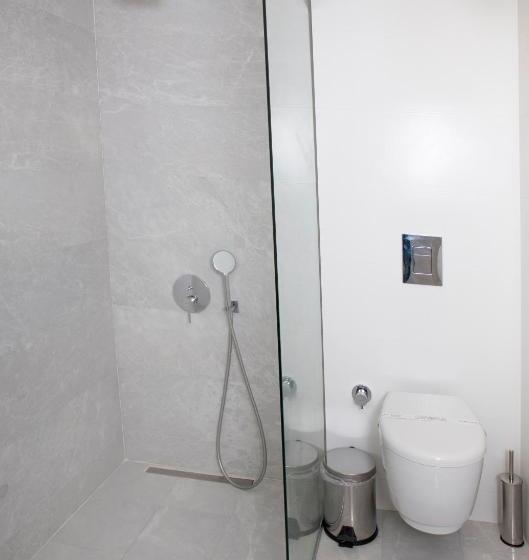 스위트, Neopol Hotel Deluxe