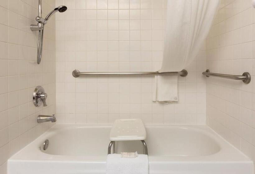 חדר סטנדרט מותאם לאדם עם מוגבלויות, Ramada By Wyndham Moses Lake