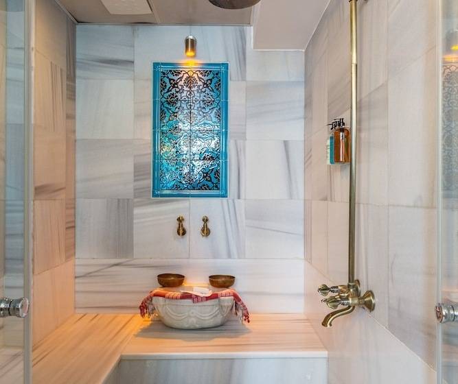 スーペリアールーム, Seraglio Hotel & Suites