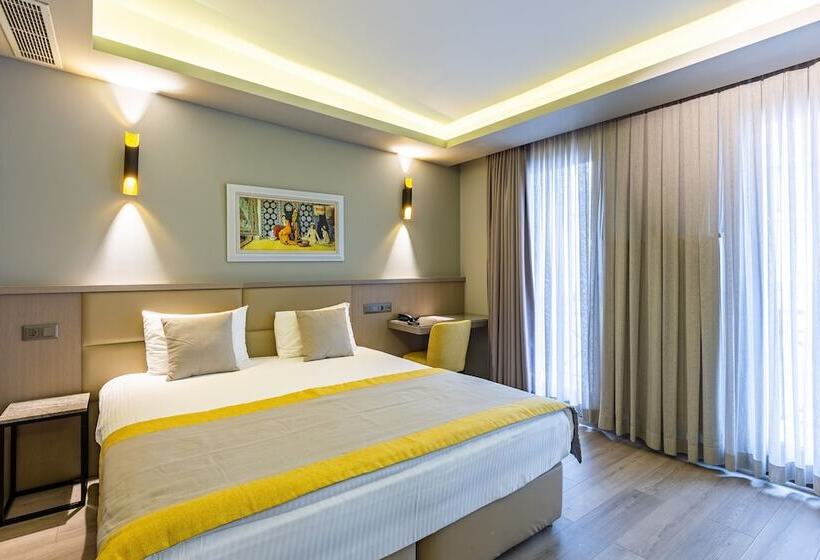 スーペリアトリプルルーム, Seraglio Hotel & Suites