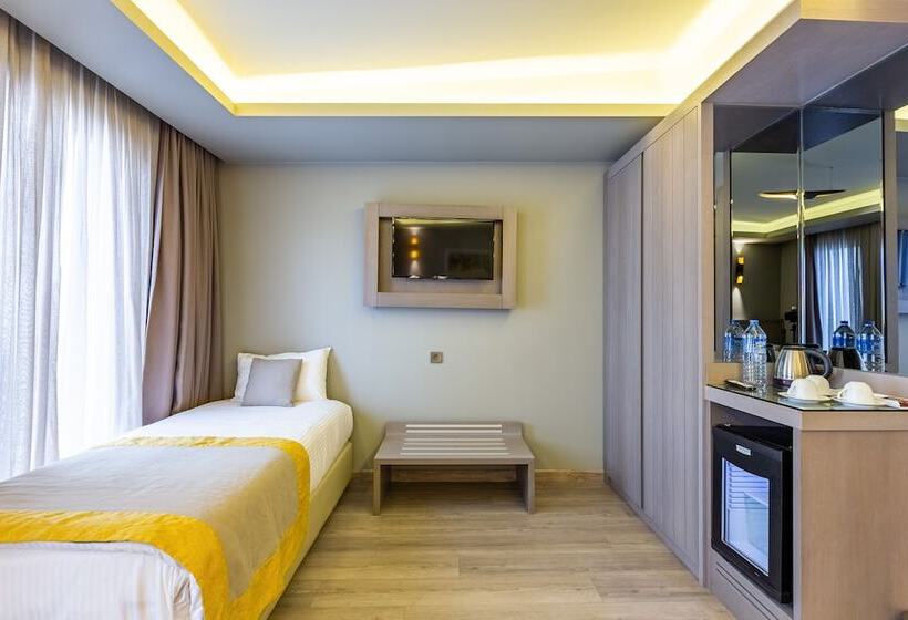 スーペリアトリプルルーム, Seraglio Hotel & Suites