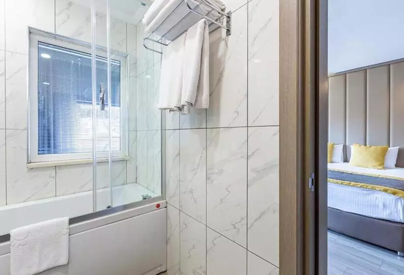اتاق لوکس با تراس, Seraglio Hotel & Suites