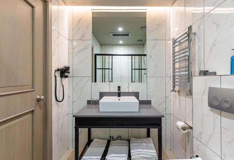 スーペリアトリプルルーム, Seraglio Hotel & Suites