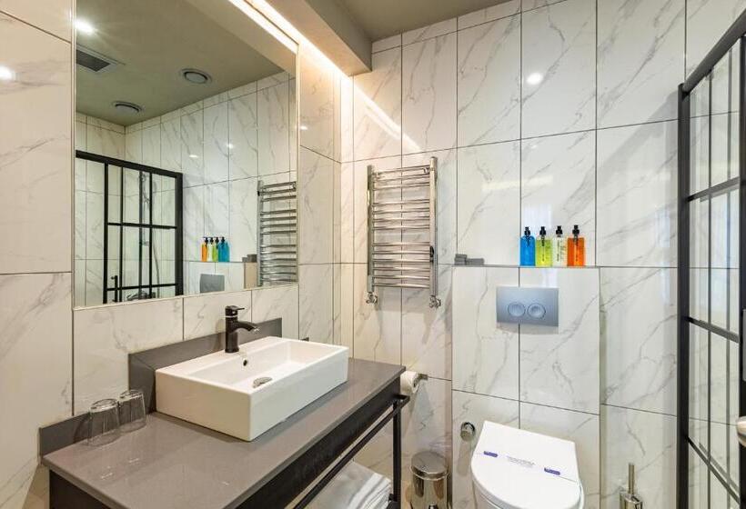 スーペリアトリプルルーム, Seraglio Hotel & Suites