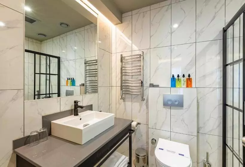 اتاق سوپریور سه تخته, Seraglio Hotel & Suites