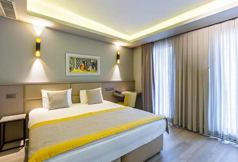 اتاق سوپریور سه تخته, Seraglio Hotel & Suites