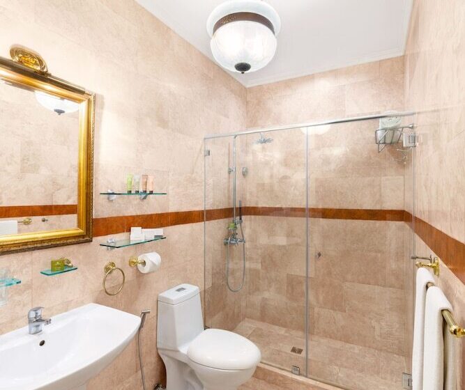 חדר דלוקס נוף לים, The Peacock Garden