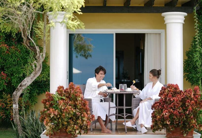 חדר דלוקס נוף לים, The Peacock Garden