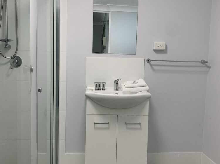 家庭间, Broadwater Keys