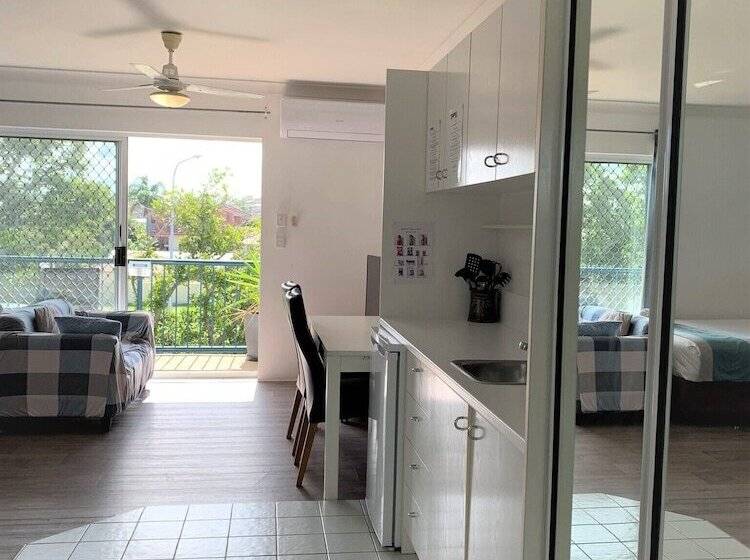 家庭间, Broadwater Keys