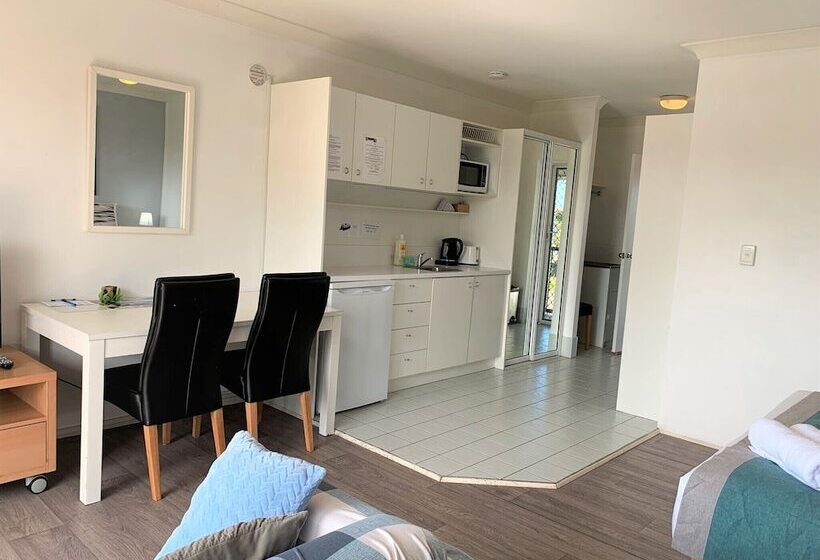 家庭间, Broadwater Keys