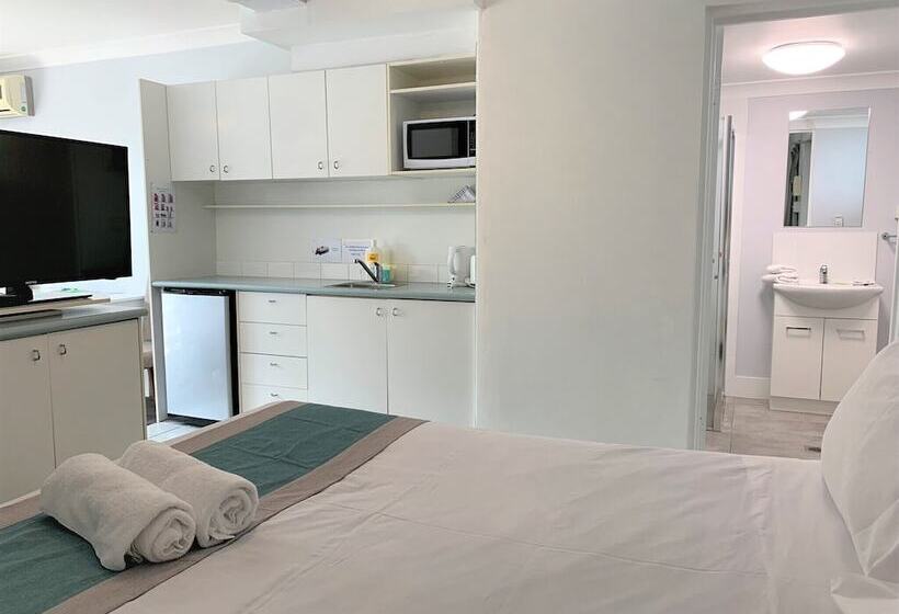 家庭间, Broadwater Keys