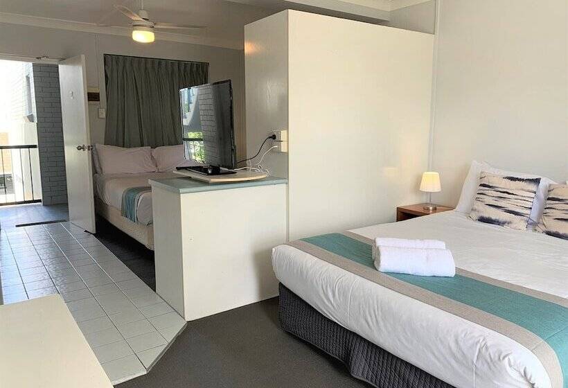 家庭间, Broadwater Keys