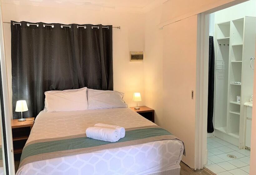 家庭间, Broadwater Keys