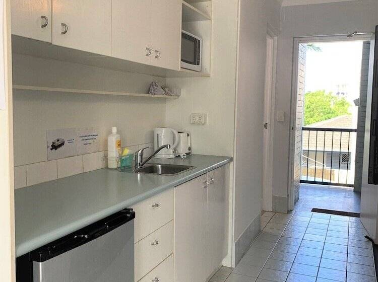 家庭间, Broadwater Keys