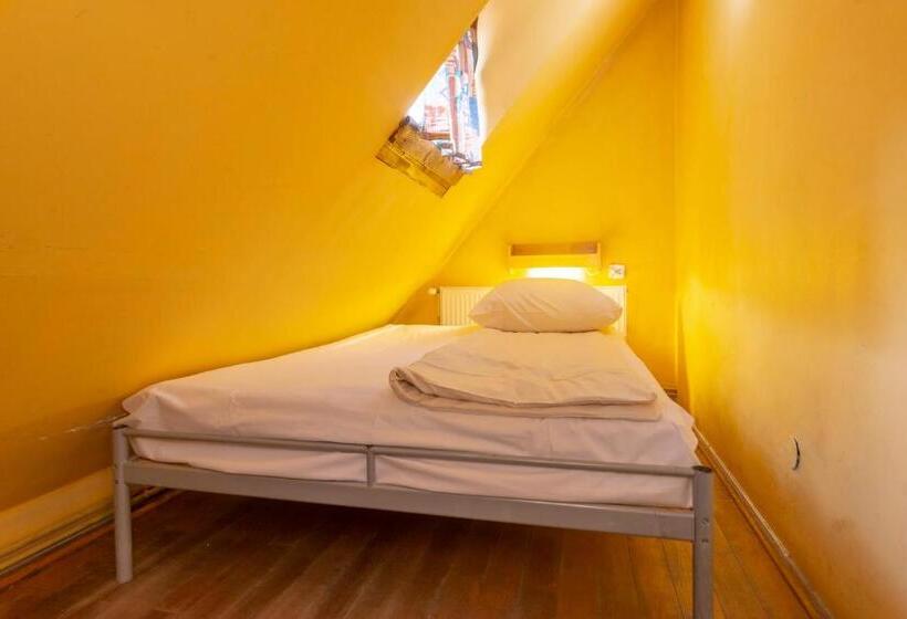 اتاق استاندارد یک تخته با سرویس بهداشتی مشترک, Burg Hostel Sighisoara