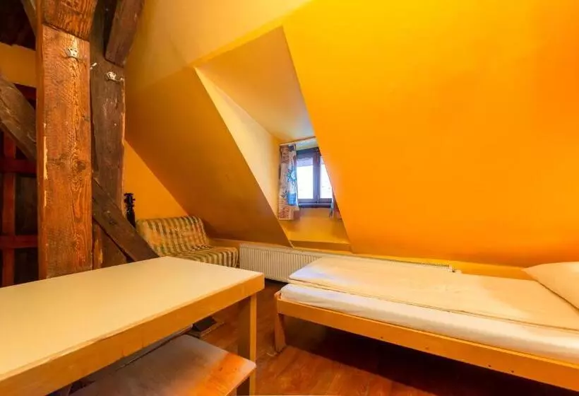 Standard Kolmen Hengen Huone Jaettu kylpyhuone, Burg Hostel Sighisoara