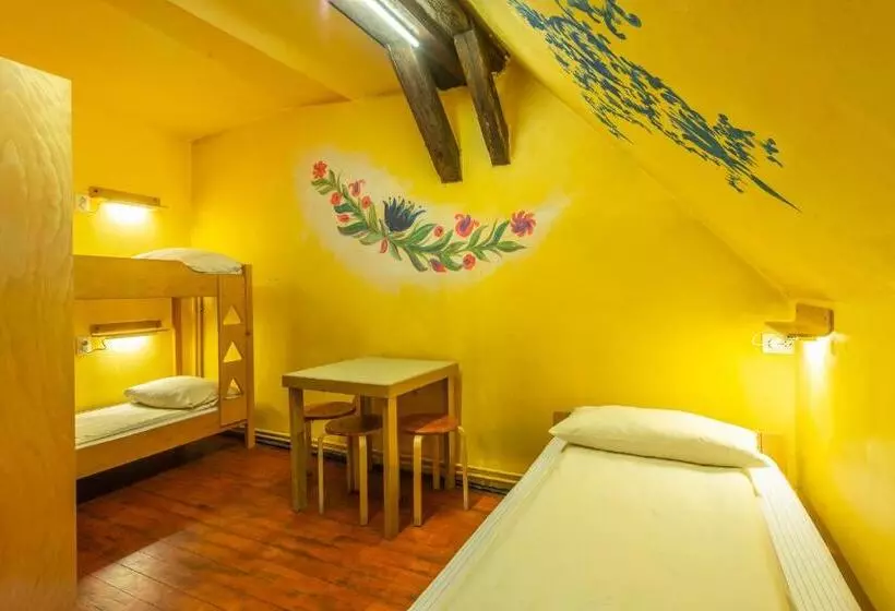 Vuode Makuusalissa, Burg Hostel Sighisoara