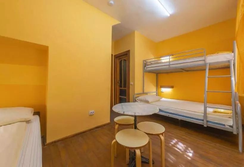 Standard Kolmen Hengen Huone, Burg Hostel Sighisoara