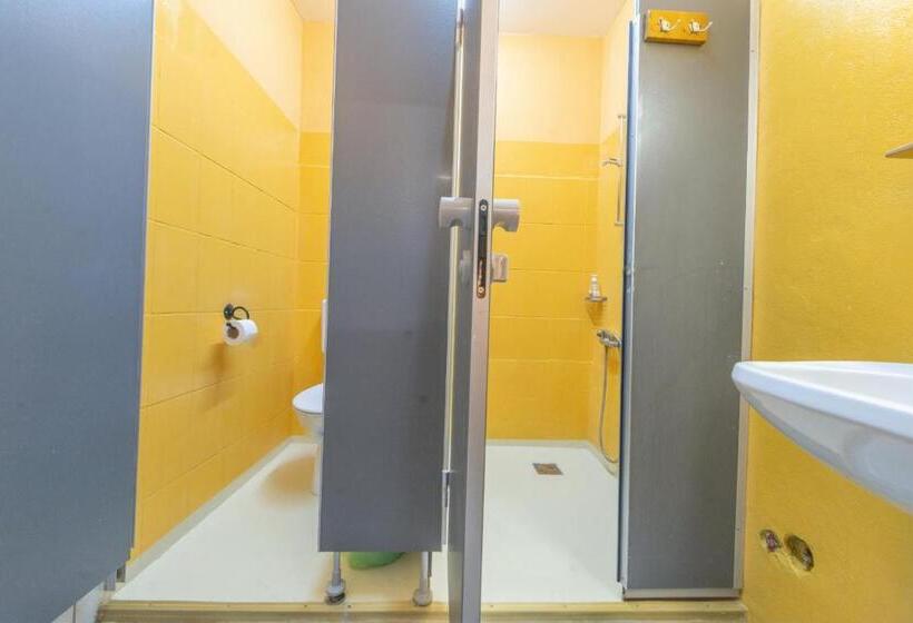 اتاق استاندارد سه نفره, Burg Hostel Sighisoara