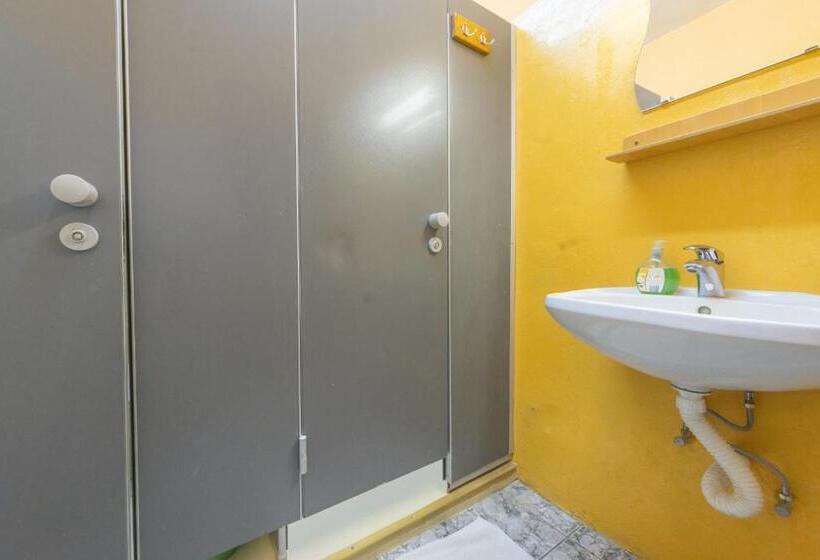 اتاق استاندارد سه نفره, Burg Hostel Sighisoara