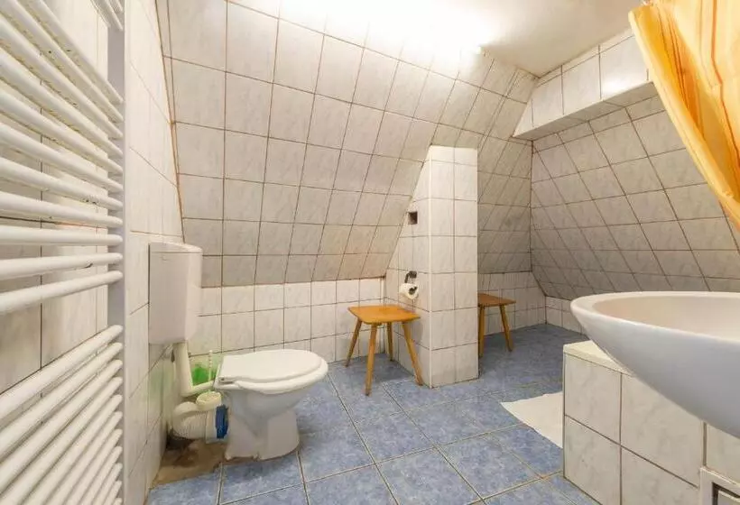 Vuode Makuusalissa, Burg Hostel Sighisoara