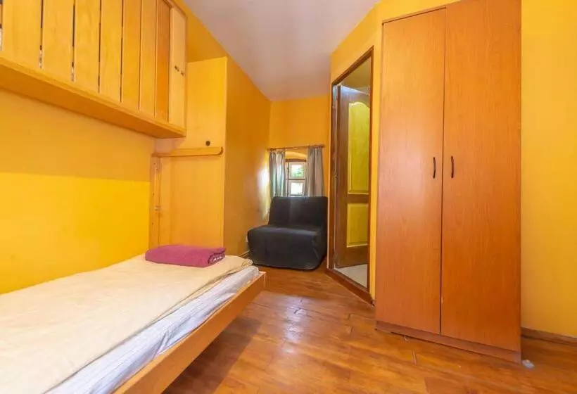 Standard Yhden Hengen Huone, Burg Hostel Sighisoara