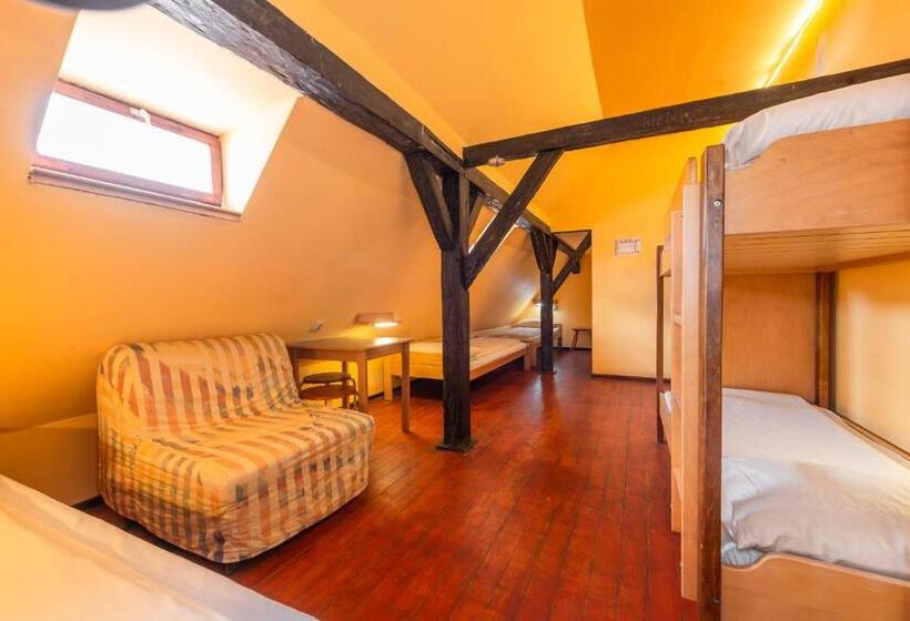 تختخواب در اتاق مشترک, Burg Hostel Sighisoara