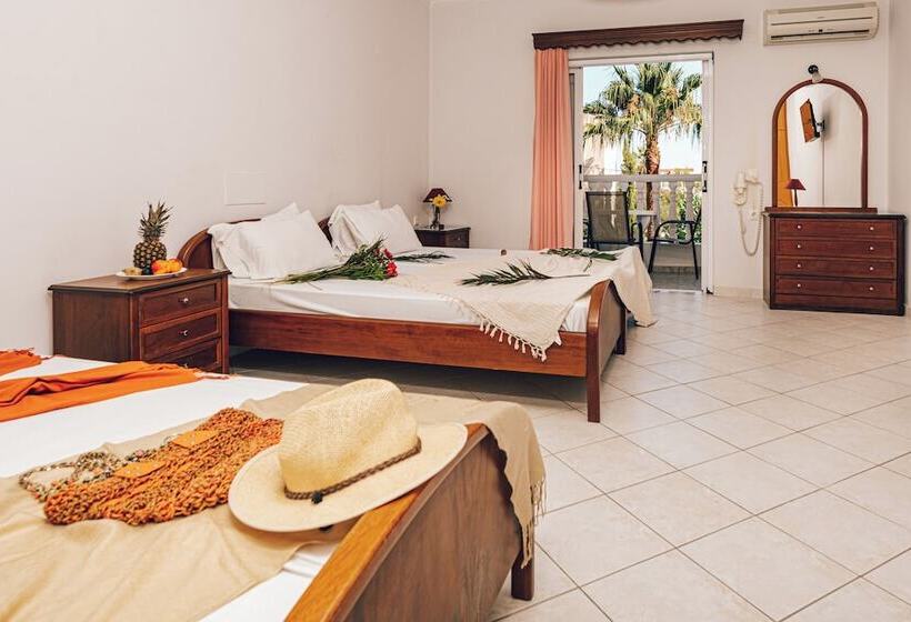 带阳台的三人标准间, Dinos