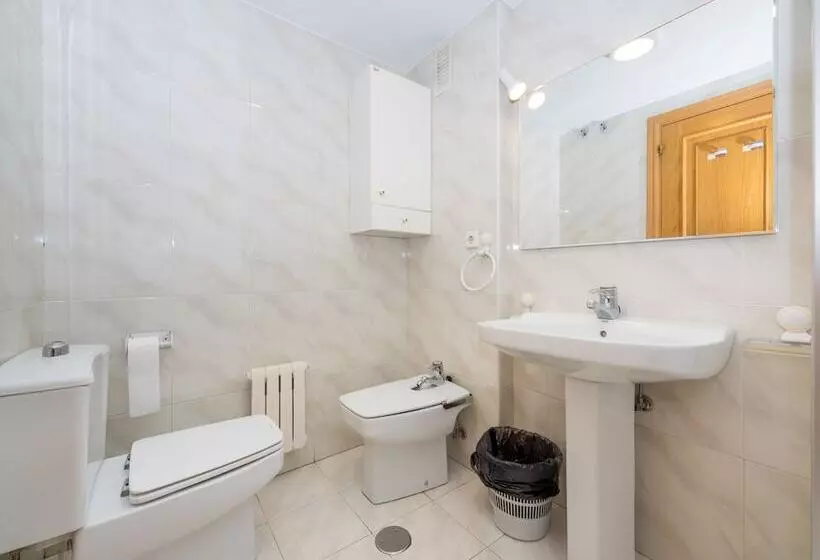 Standard Kolmen Hengen Huone, Gestion De Alojamientos Rooms