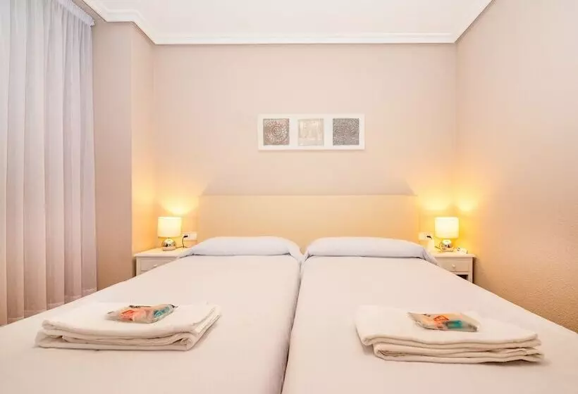 Standard Kolmen Hengen Huone, Gestion De Alojamientos Rooms