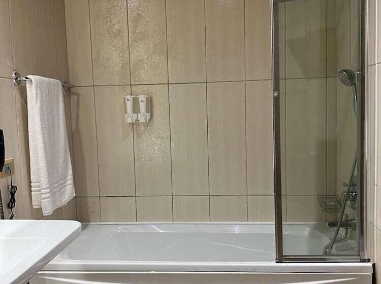 스탠다드 룸, Franco Yaounde