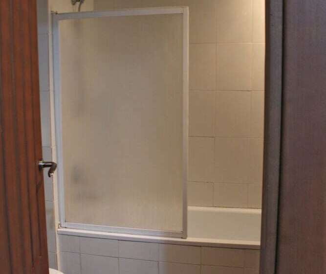 스탠다드 룸, Franco Yaounde