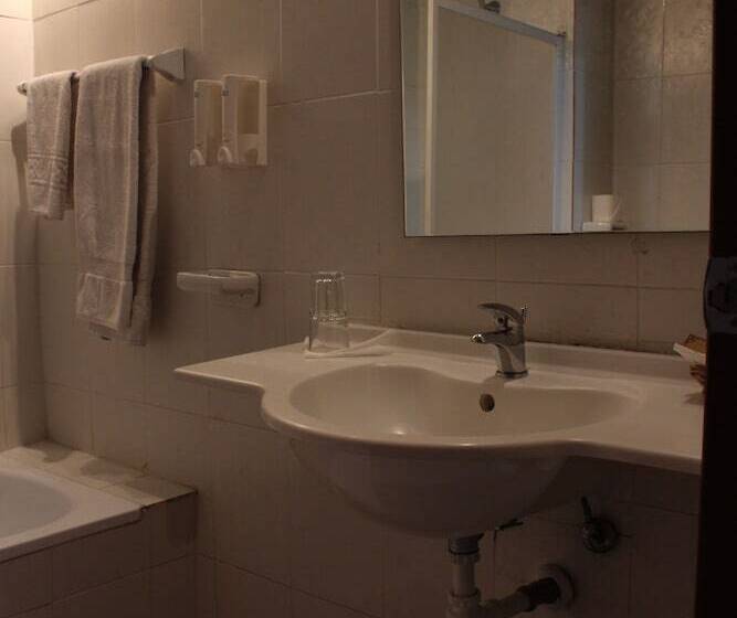 스탠다드 룸, Franco Yaounde