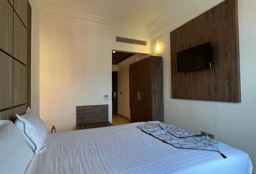 스탠다드 룸, Franco Yaounde