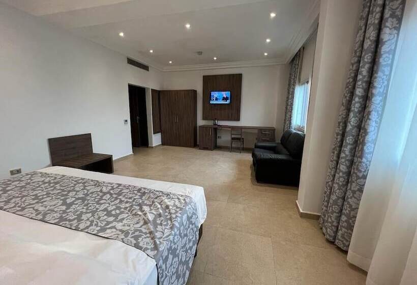 스탠다드 룸, Franco Yaounde