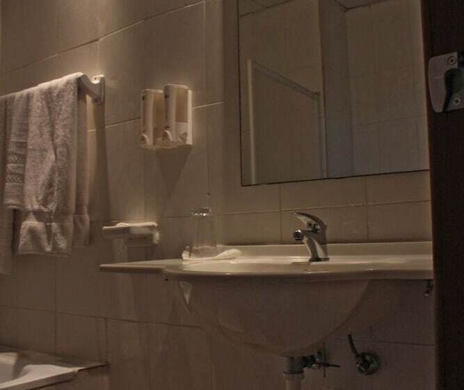 스탠다드 룸, Franco Yaounde