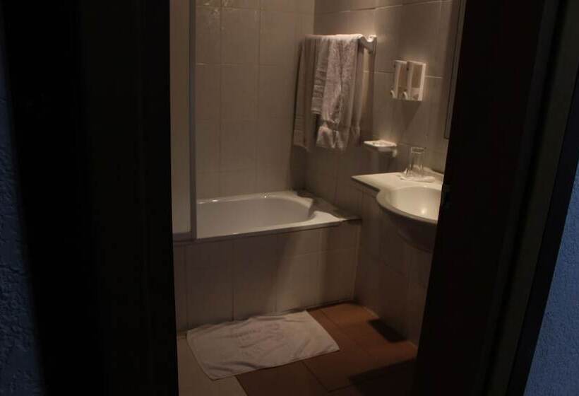 스탠다드 룸, Franco Yaounde