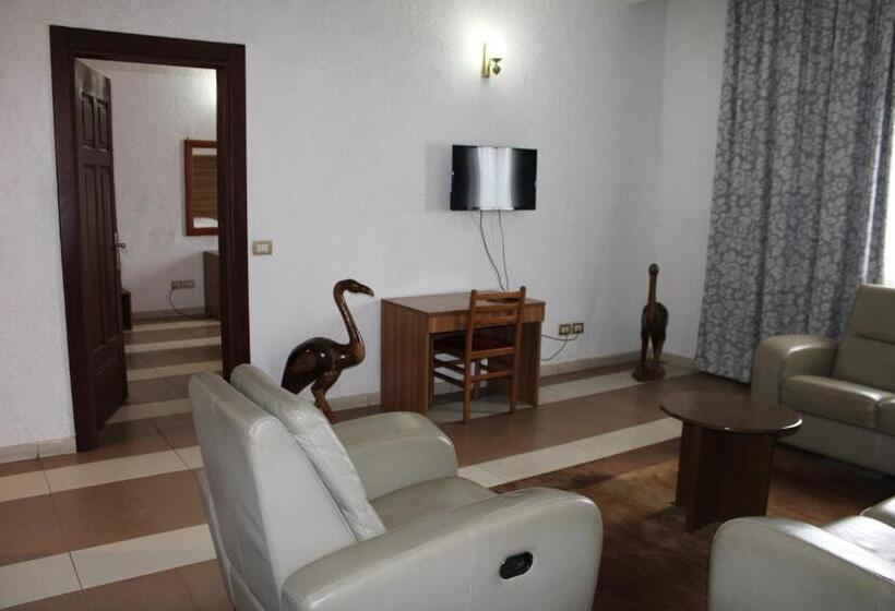 주니어 스위트, Franco Yaounde