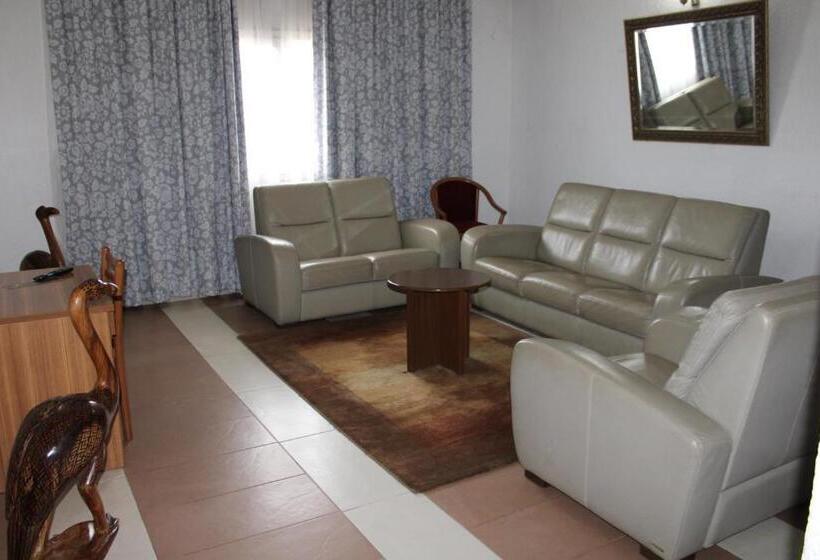 주니어 스위트, Franco Yaounde