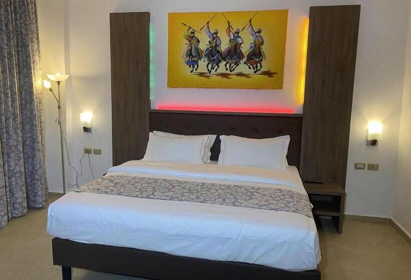 스탠다드 룸, Franco Yaounde