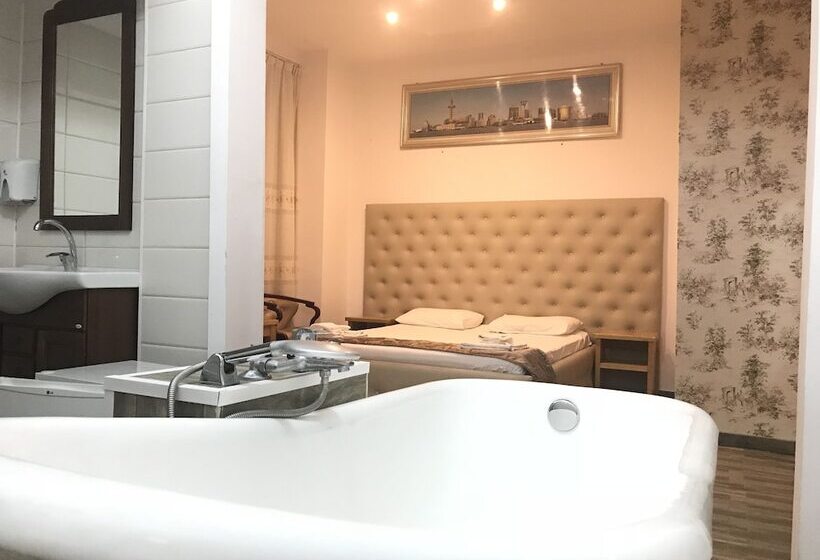 디럭스 룸, Funnytime