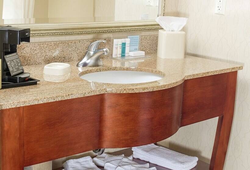 جناح, Hampton Inn Littleton