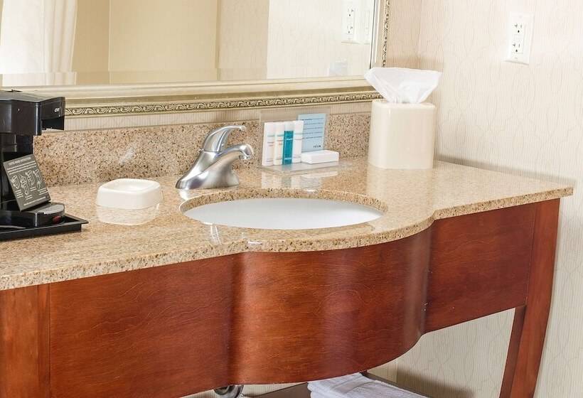 جناح, Hampton Inn Littleton