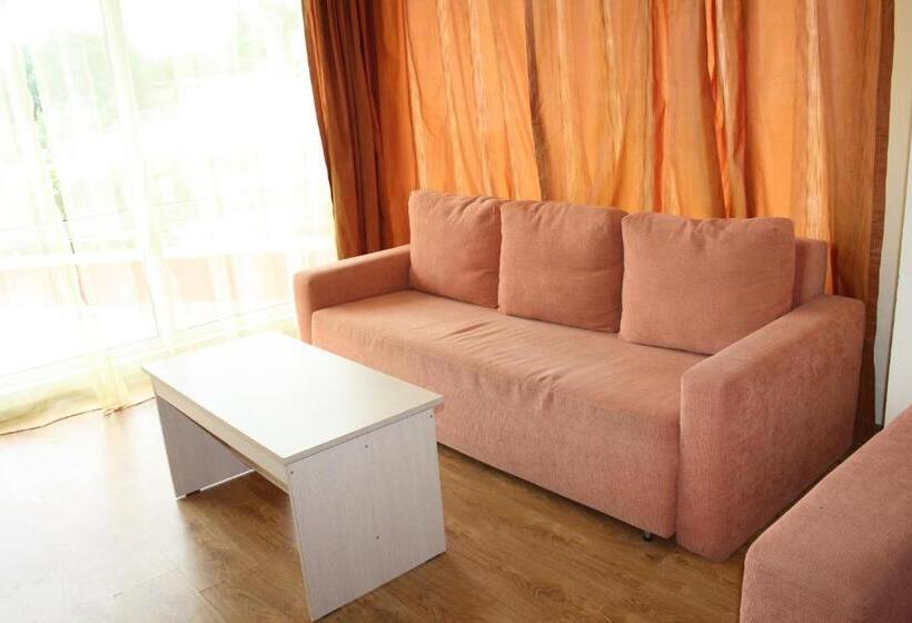 סוויטה עם מרפסת, Iris Beach