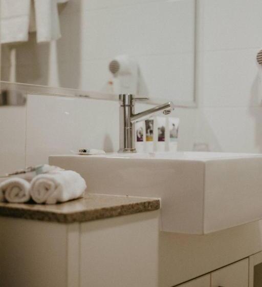 带特大床的标准间, Mercure Clear Mountain Lodge