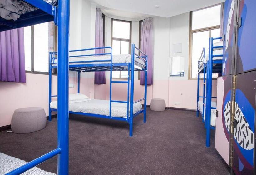 Bed in Shared Room with Shared Bathroom, Yha Sydney Central