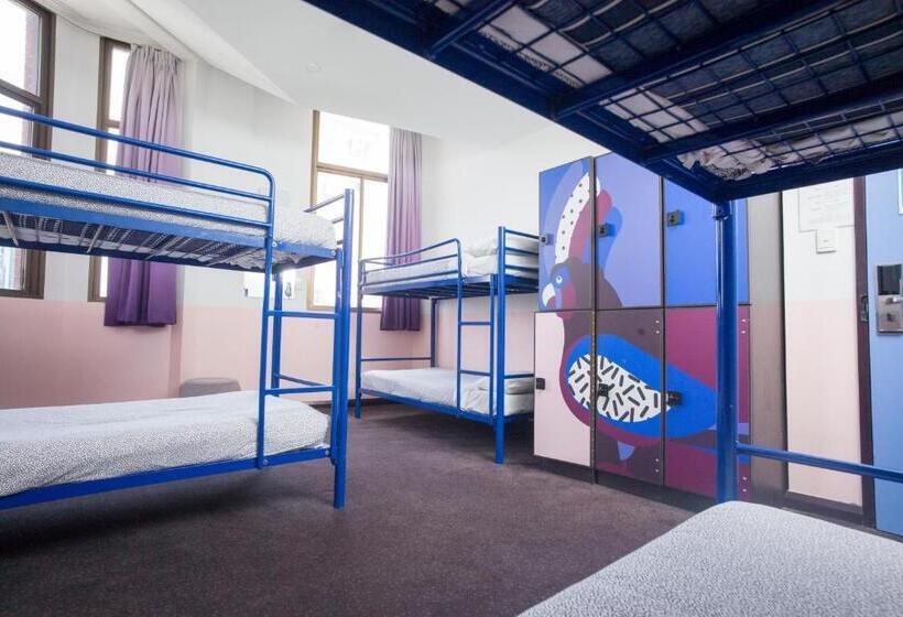Bed in Shared Room with Shared Bathroom, Yha Sydney Central