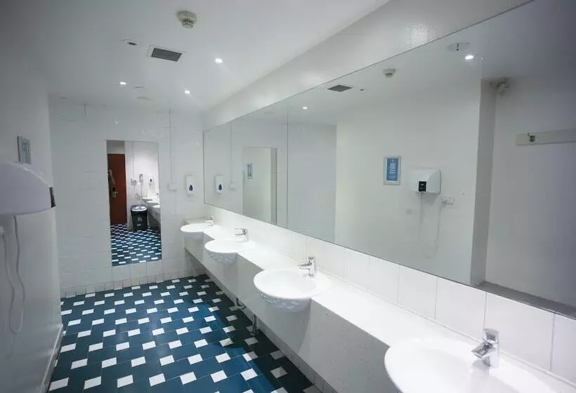 バス共有のスタンダードルーム, Yha Sydney Central